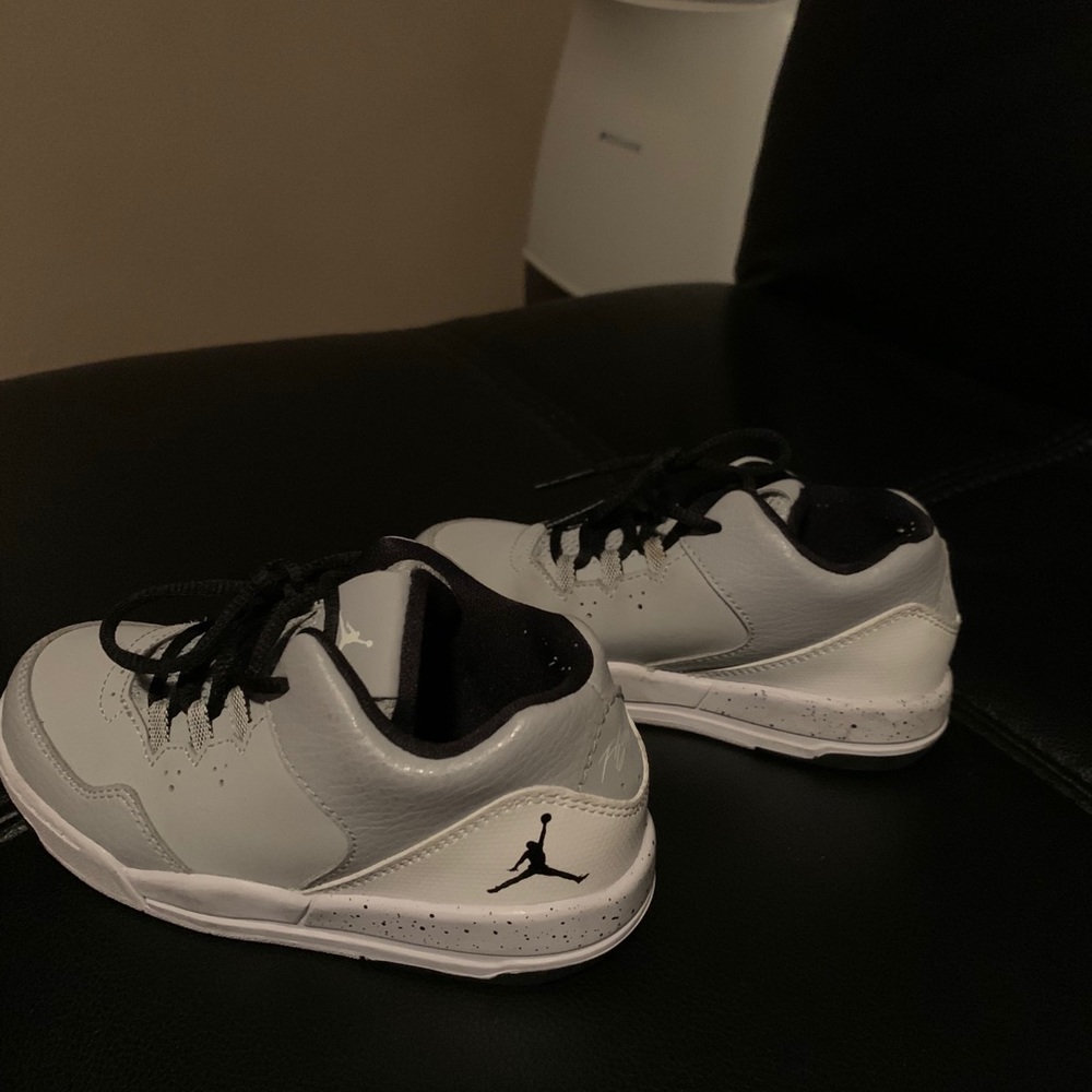 Jordan Flight Shoes - Picture 2 of 6
